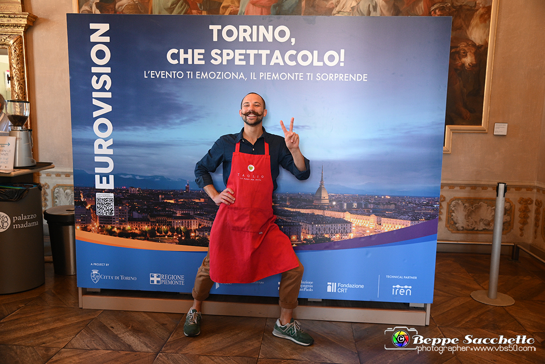 VBS_1563 - Eurovision Media Centre - Fellow, Bandakadabra e Bianco.jpg